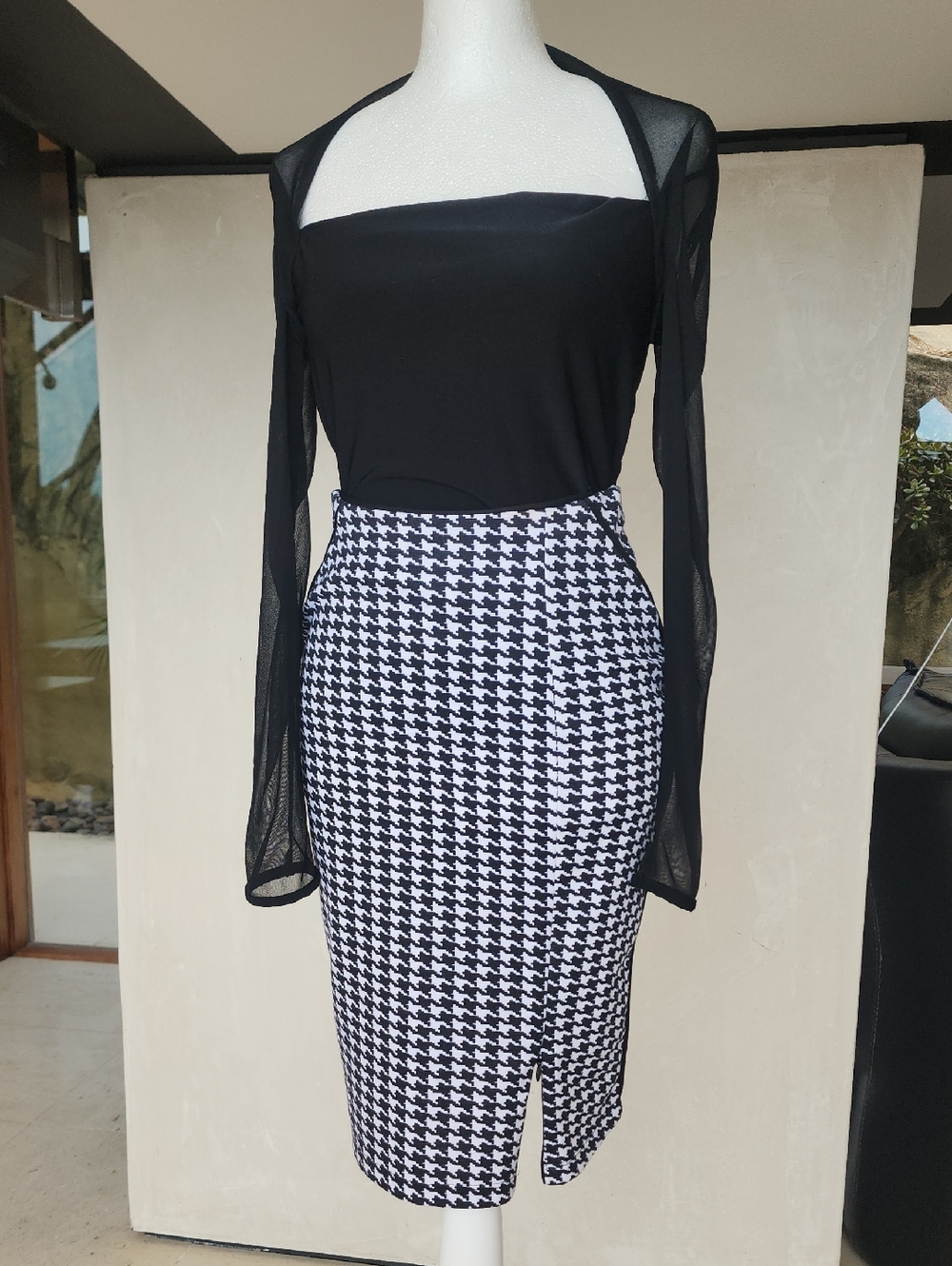 Black & White Houndstooth Pull Up Pencil Skirt With Zipped Slit